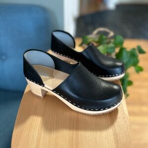 Sandgrens Brett closed-back clogs Sz 39 8 black leather and natural wood color